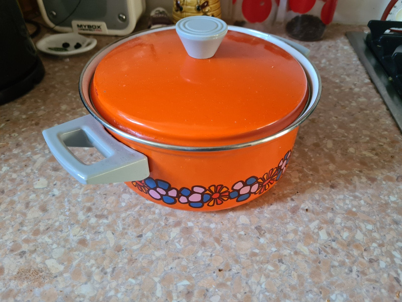 Vintage Diana pan - Oranje emaille kookpan met bloemmotief, Gebruikt, Ophalen of Verzenden, Kookpan, Met deksel