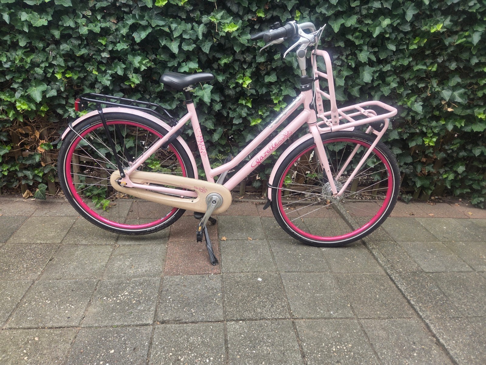 Roze Gazelle fiets met voordrager en versnellingen, Ophalen, Gebruikt, Velgrem, Versnellingen