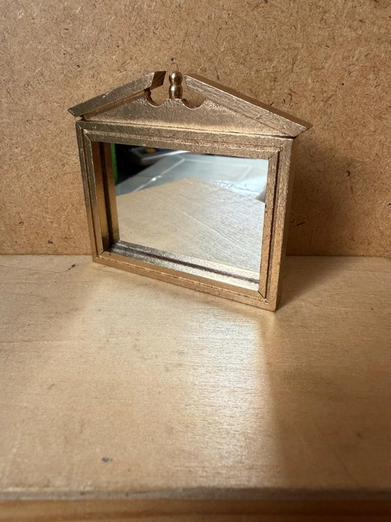Spiegel - hxb 7.2x8.3cm - hout, Verzamelen, Poppenhuizen en Toebehoren, Ophalen of Verzenden, Zo goed als nieuw, Poppenhuis