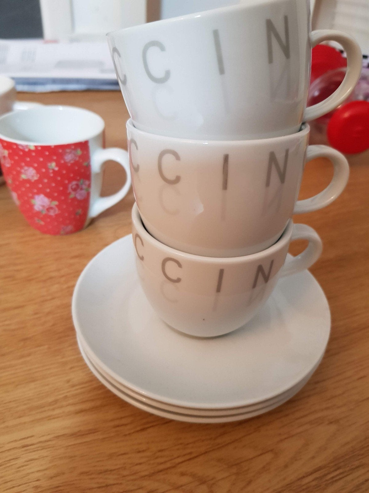 3 Cappuccino kopjes met schotels, Ophalen of Verzenden, Gebruikt, Overige stijlen, Kop(pen) en/of Schotel(s)