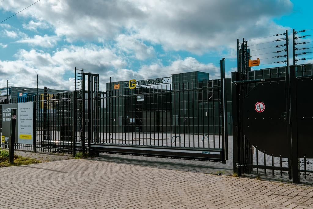 Te koop: parkeerplaats P16 Venlo, Huizen en Kamers, Garages en Parkeerplaatsen
