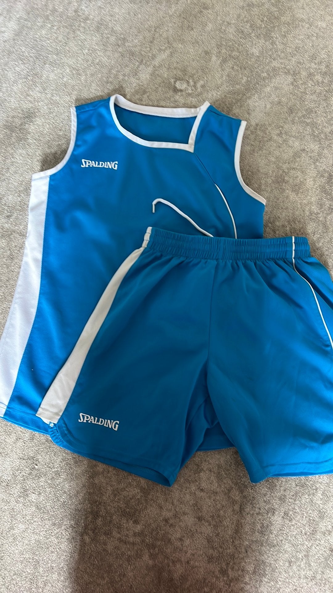 Basketbal setje maat S dames licht blauw, Sport en Fitness, Basketbal, Ophalen of Verzenden, Gebruikt, Kleding