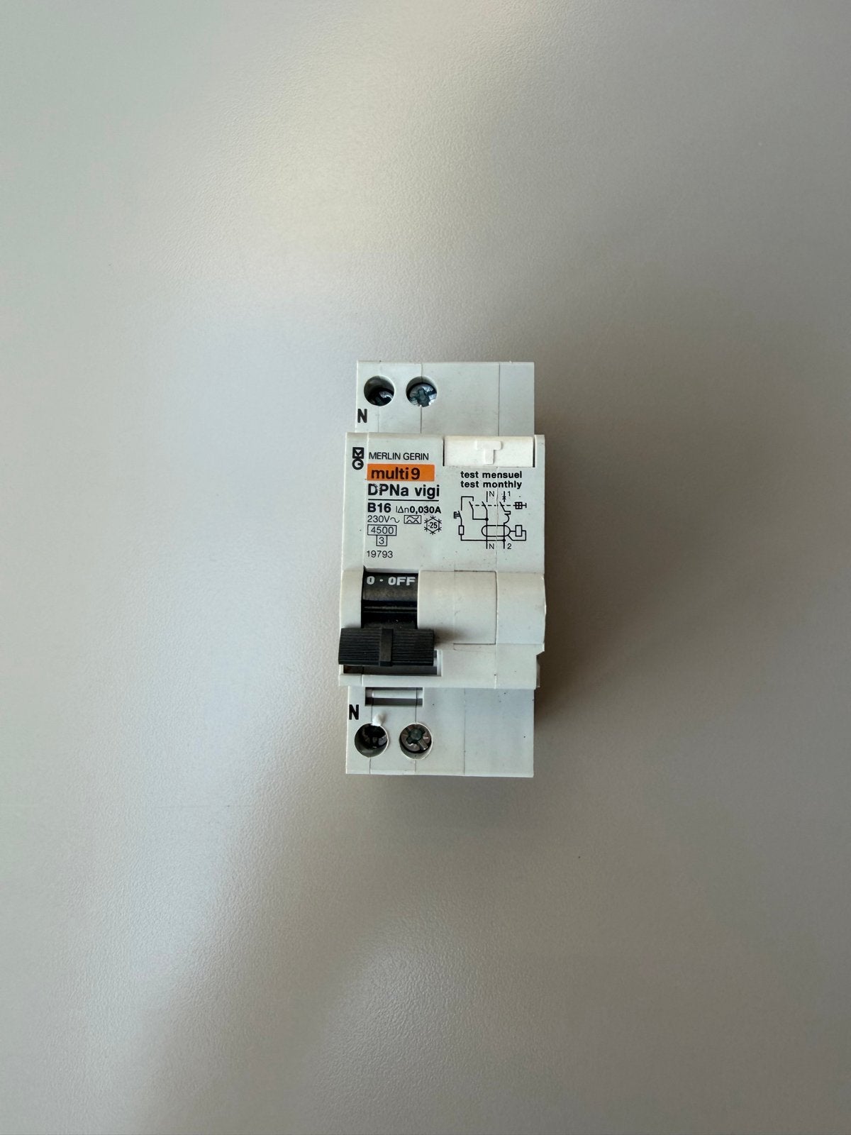 Merlin Gerin Multi9 DPNN Vigi B16 Aardlekautomaat, Doe-het-zelf en Verbouw, Elektra en Kabels, Ophalen of Verzenden, Gebruikt