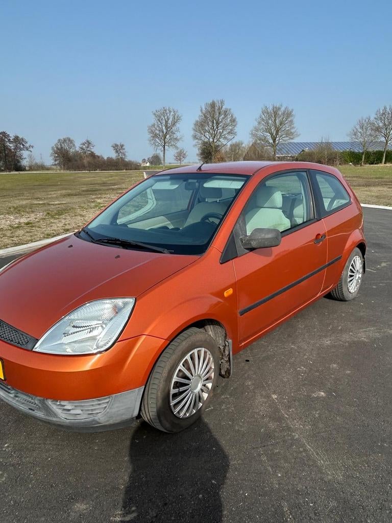 Ford Fiësta 1.25 16V 3DR 2005 Bruin, Auto's, Voorwielaandrijving, 1242 cc, 4 cilinders, Bruin