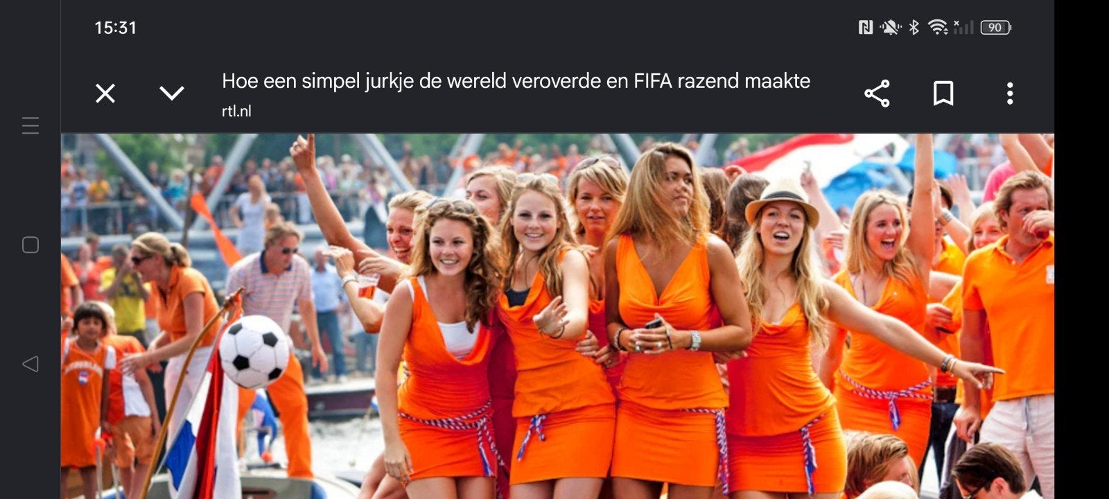 Dé unieke Bavaria oranje jurk +.beesies boa / handpop, Kleding | Dames, Ophalen of Verzenden, Zo goed als nieuw, Oranje, Onder de knie