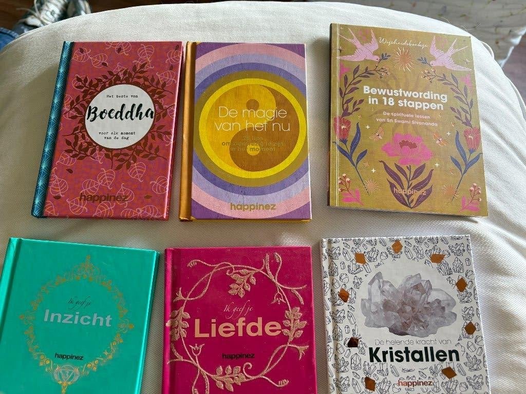 6 Boekjes van Happinez samen 4,95 ook los te koop, Ophalen of Verzenden, Zo goed als nieuw