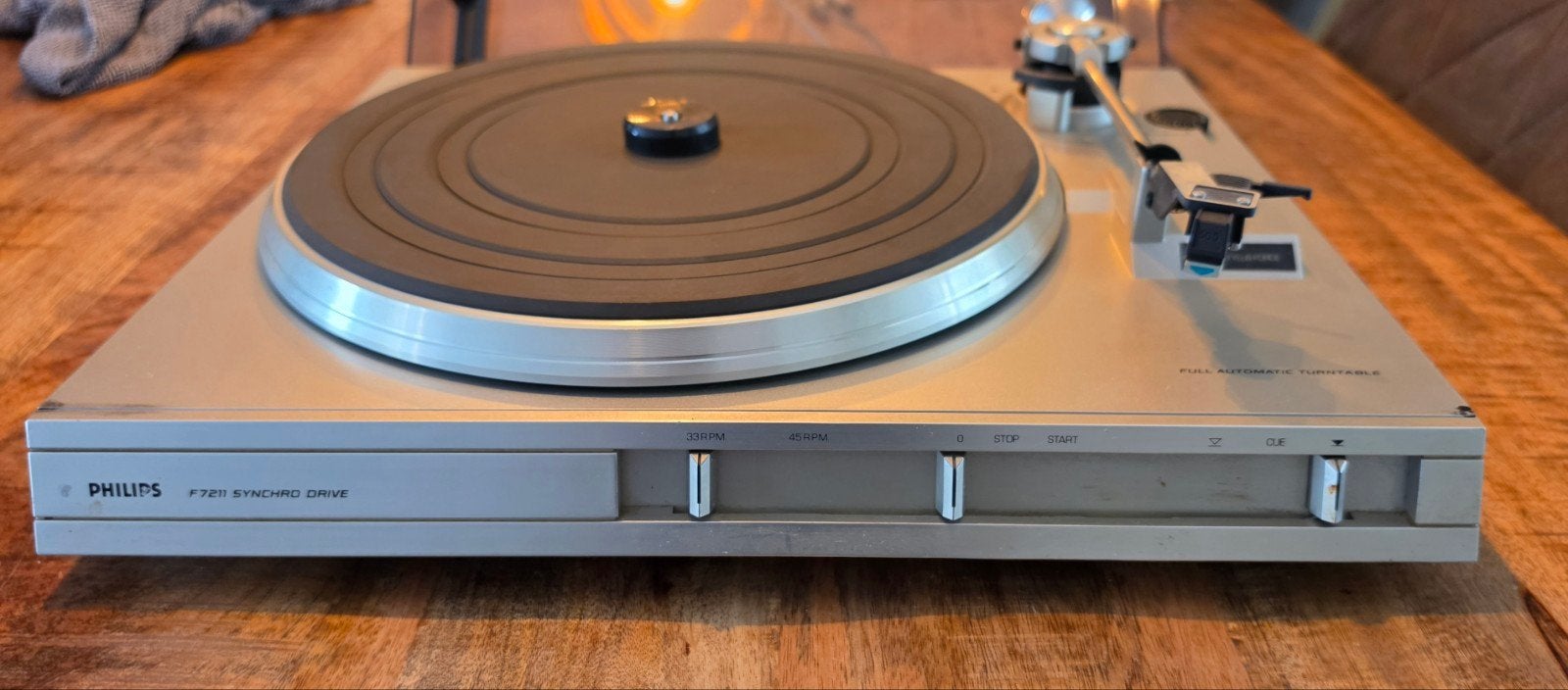 Netjes werkende Philips F7211 Synchro Drive platenspeler, Ophalen, Philips, Gebruikt, Automatisch