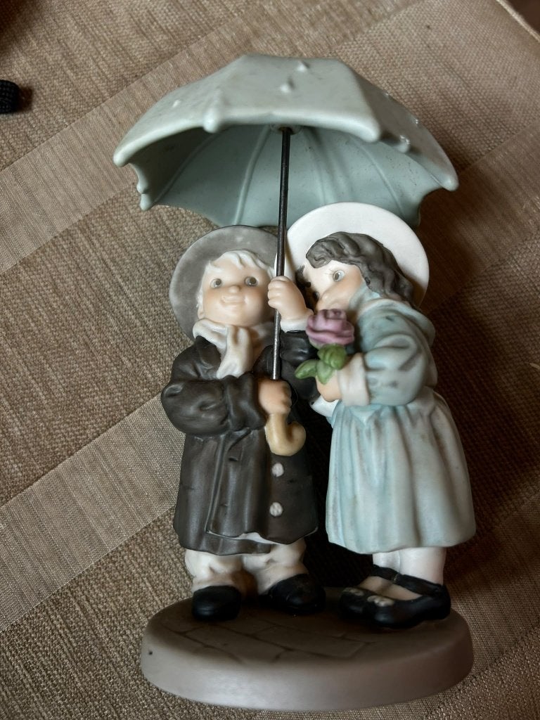 Kim Anderson's beeldje "Pretty Love Weathers All Storms", Ophalen of Verzenden, Zo goed als nieuw, Mens