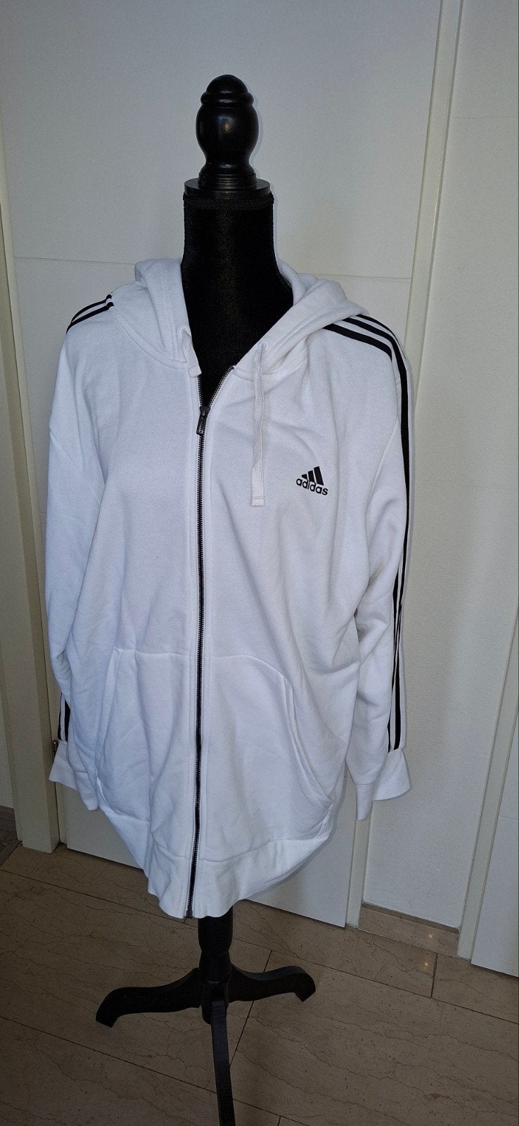 Te koop (nieuw zonder kaartje) wit/zwart jog vest met cappuc, Adidas, Wit, Trui of Vest, Nieuw