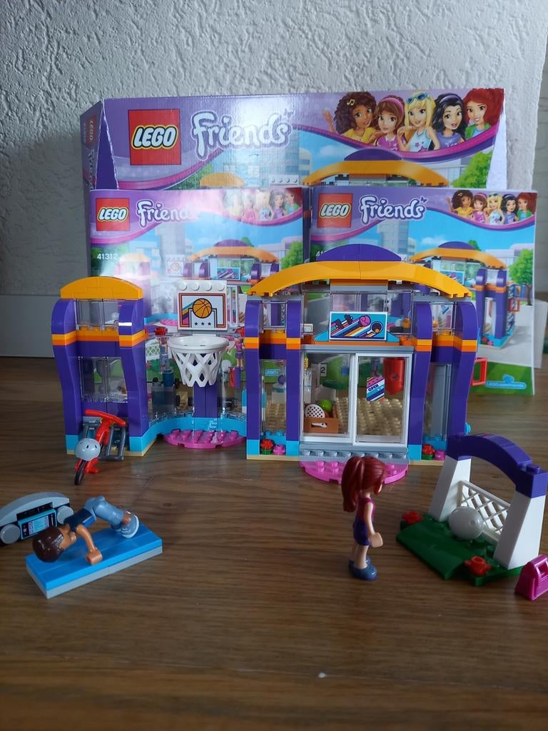 Lego Friends Heartlake Sportschool 41312, Kinderen en Baby's, Speelgoed | Duplo en Lego, Ophalen, Zo goed als nieuw, Complete set