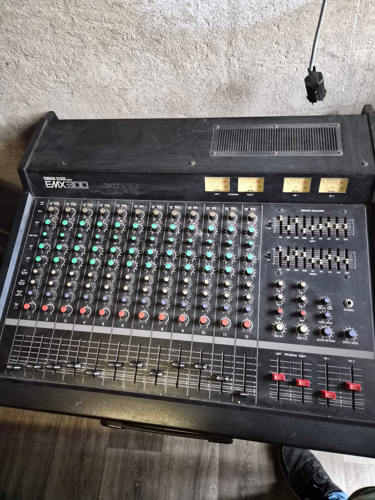 yamaha emx 300 mengpaneel groot, Muziek en Instrumenten, Ophalen of Verzenden, Zo goed als nieuw, 10 tot 20 kanalen, Microfooningang