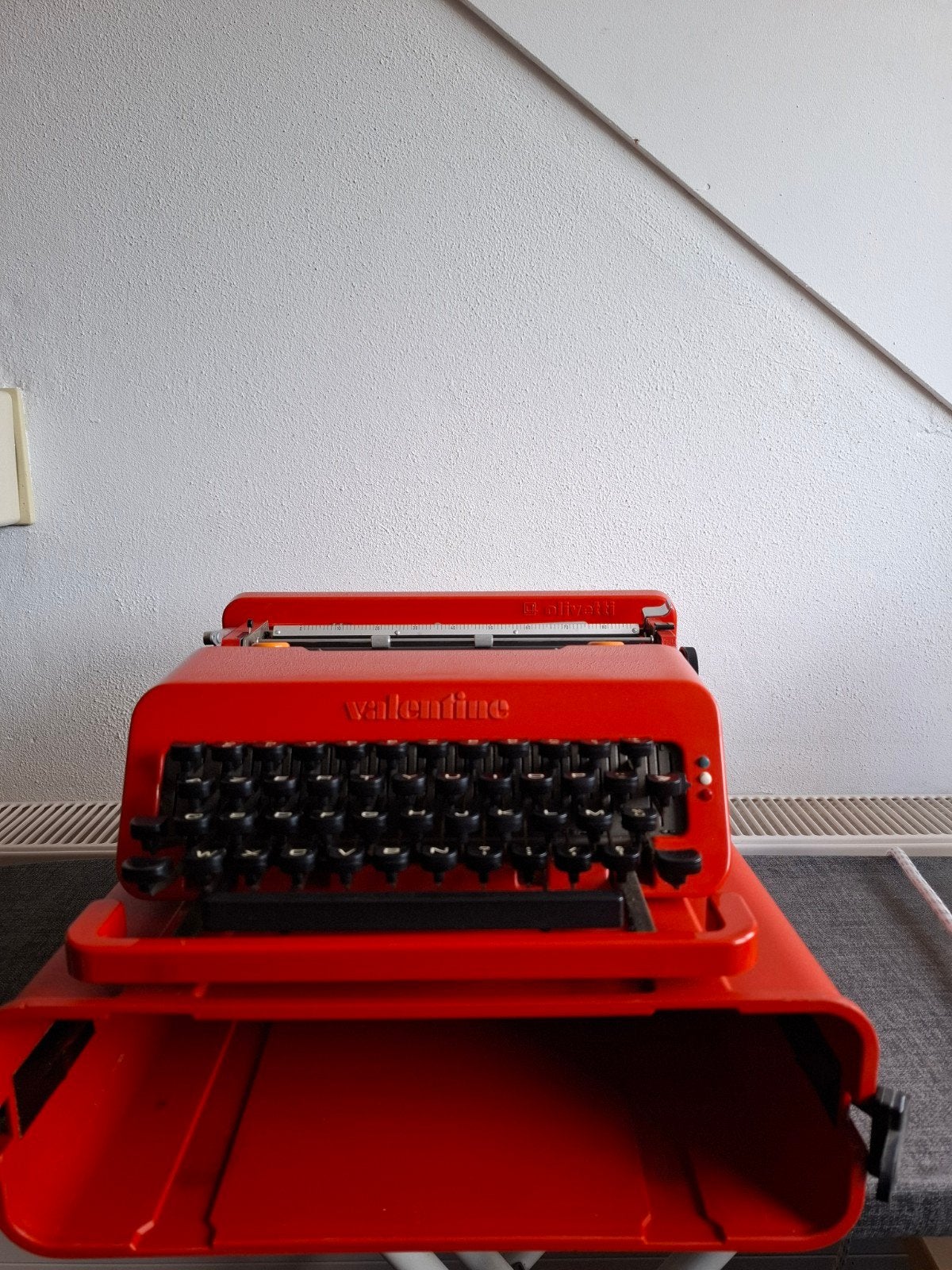 olivetti Valentine typemachine, met originele koffer, Diversen, Typemachines, Ophalen of Verzenden