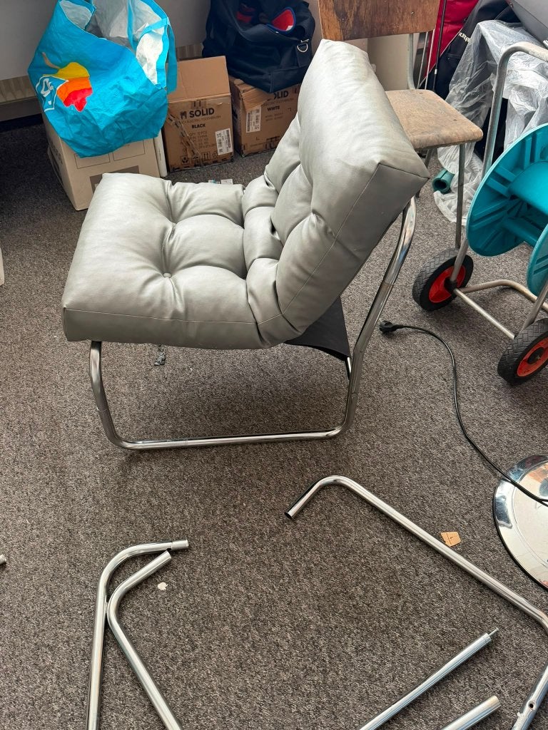 2x Hippe buisframe stoel leer (Dom Amsterdam), Twee, Ophalen of Verzenden, Zo goed als nieuw, Grijs