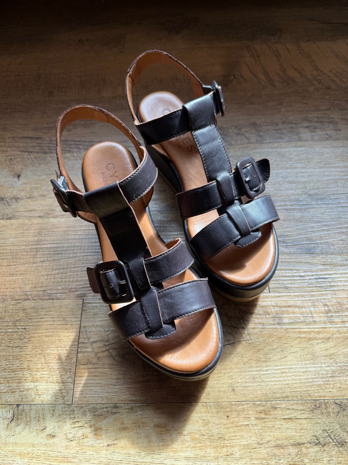 Cypres sandalen met sleehak - Maat 39, Ophalen of Verzenden, Nieuw, Bruin, Sandalen of Muiltjes