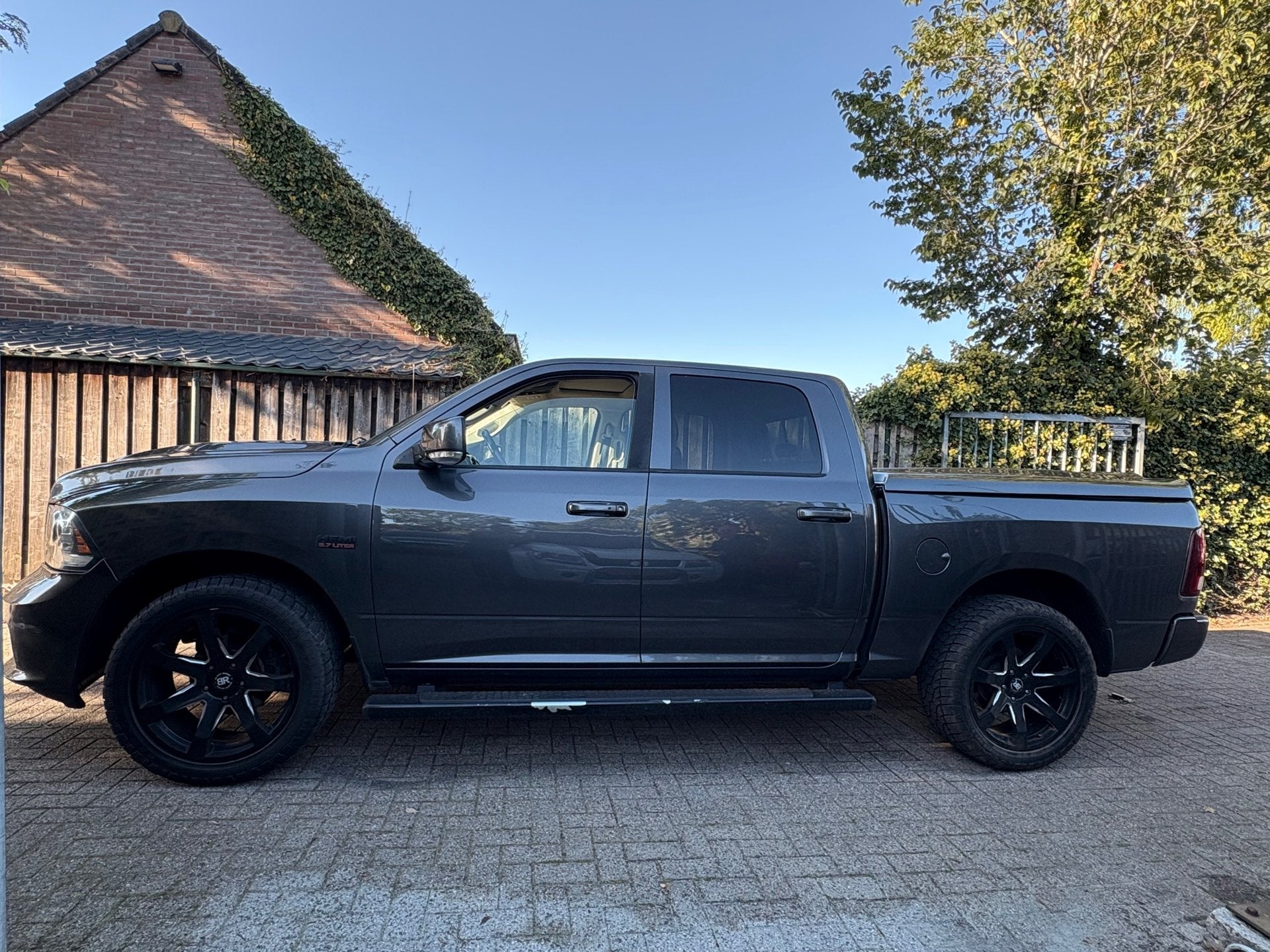 Dodge Ram 1500 5.7 V8 4x4 Quad Cab 6'4 - full option - autom, Auto's, Automaat, Gebruikt, 5654 cc, Bedrijf