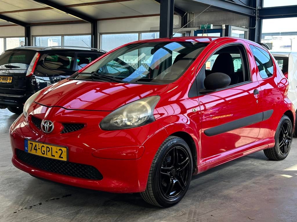 Toyota Aygo 1.0 12V - Carplay - Airco - Bluetooth - APK, Auto's, Voorwielaandrijving, Stof, Zwart, Electronic Stability Program (ESP)