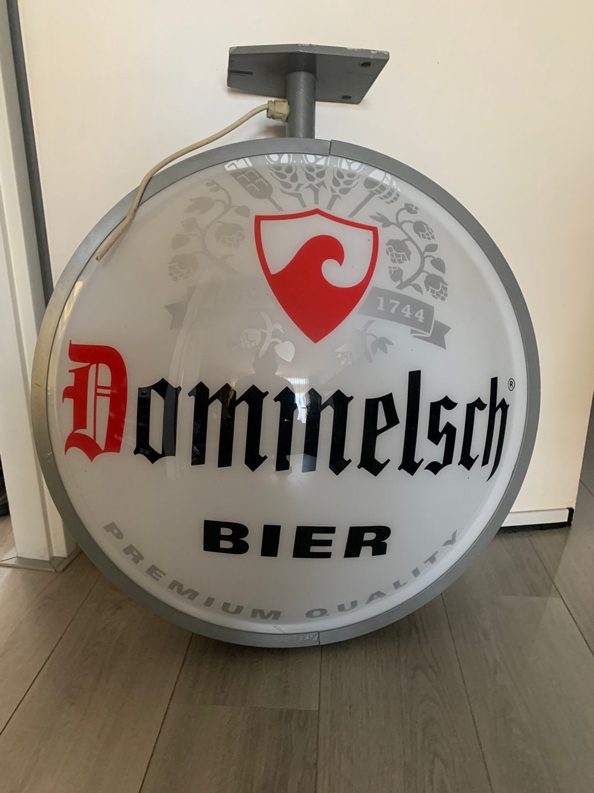 Dommelsch bier lichtreclame met beugel 70 cm diameter, Verzamelen, Merken en Reclamevoorwerpen, Ophalen, Zo goed als nieuw, Lichtbak of (neon) lamp