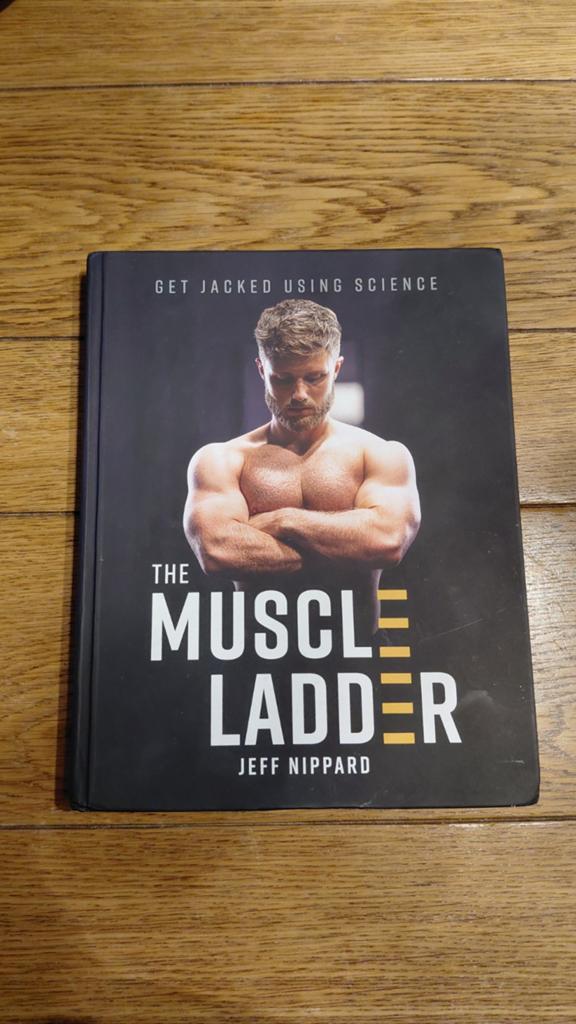 The Muscle Ladder - Jeff Nippard (Zo goed als nieuw), Boeken, Sportboeken, Ophalen of Verzenden, Zo goed als nieuw