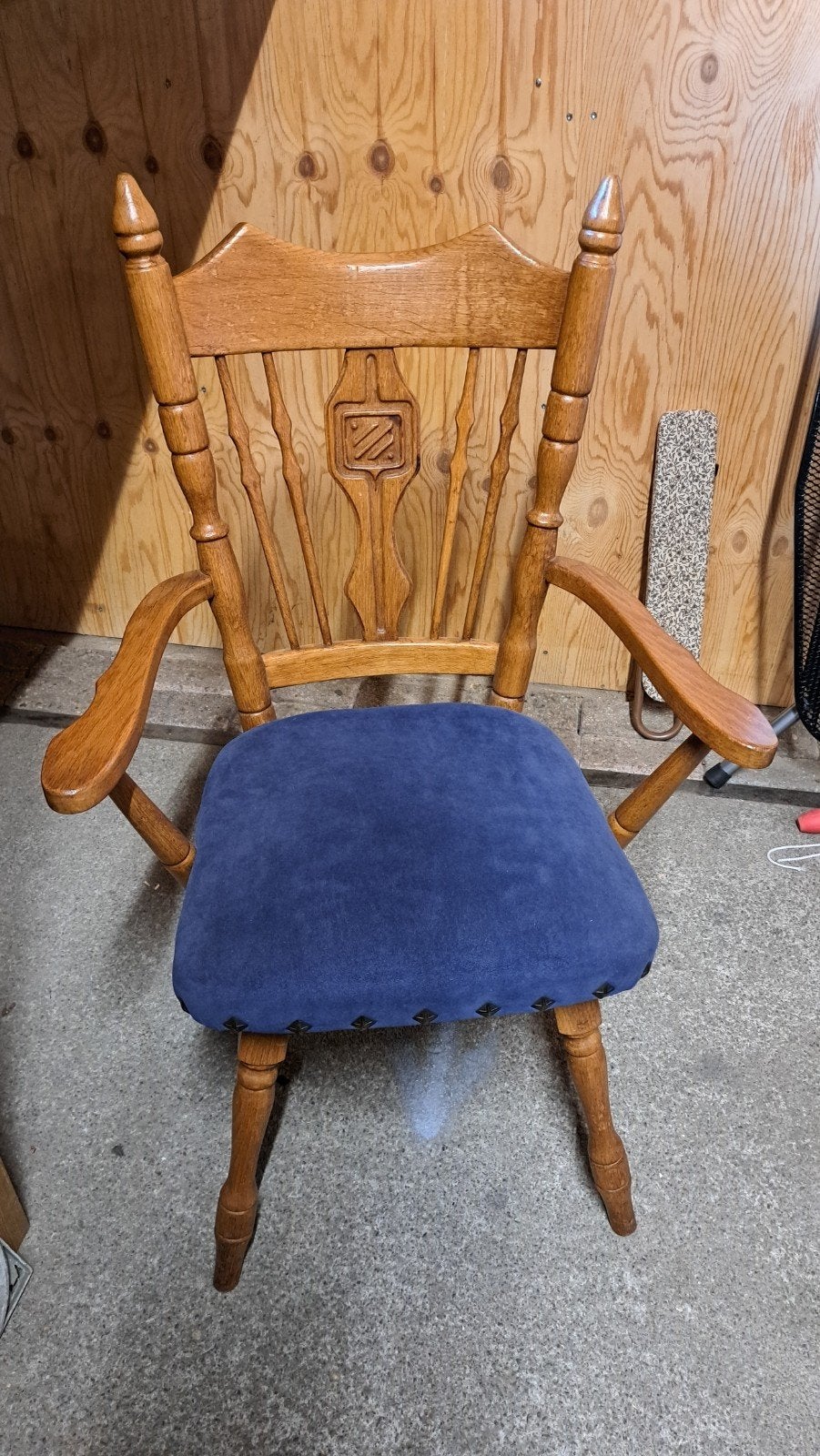 Vintage houten stoel met blauwe bekleding, Ophalen
