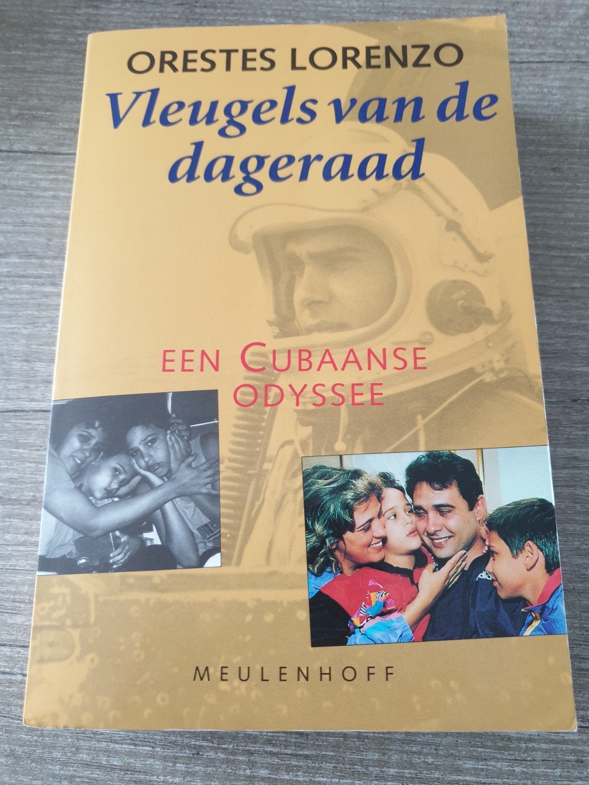 Vleugels van de dageraad - Orestes Lorenzo, Ophalen of Verzenden, Gelezen, Orestes Lorenzo