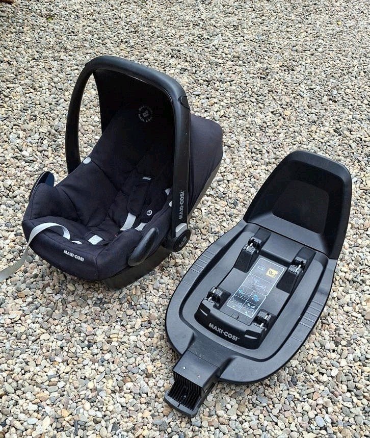 Maxi-Cosi Rock + FamilyFix2 Base + Baby Inlay + Beschermhoes, Ophalen, 0 t/m 13 kg, Maxi-Cosi, Isofix