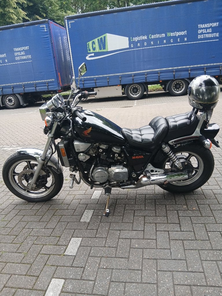 HONDA VF 700 MAGNA, Motoren, Ophalen of Verzenden, Gebruikt