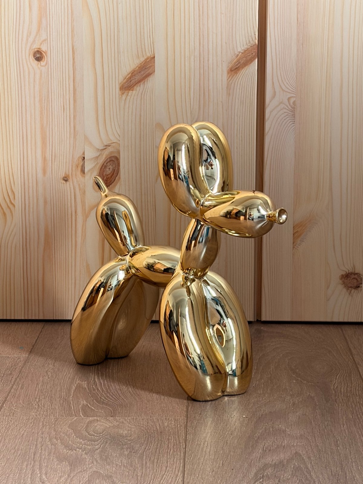 Gouden Balloon Hond - Jeff Koons Stijl Epoxy Beeld, Antiek en Kunst, Ophalen of Verzenden, Beeld, Goud, Kunststof
