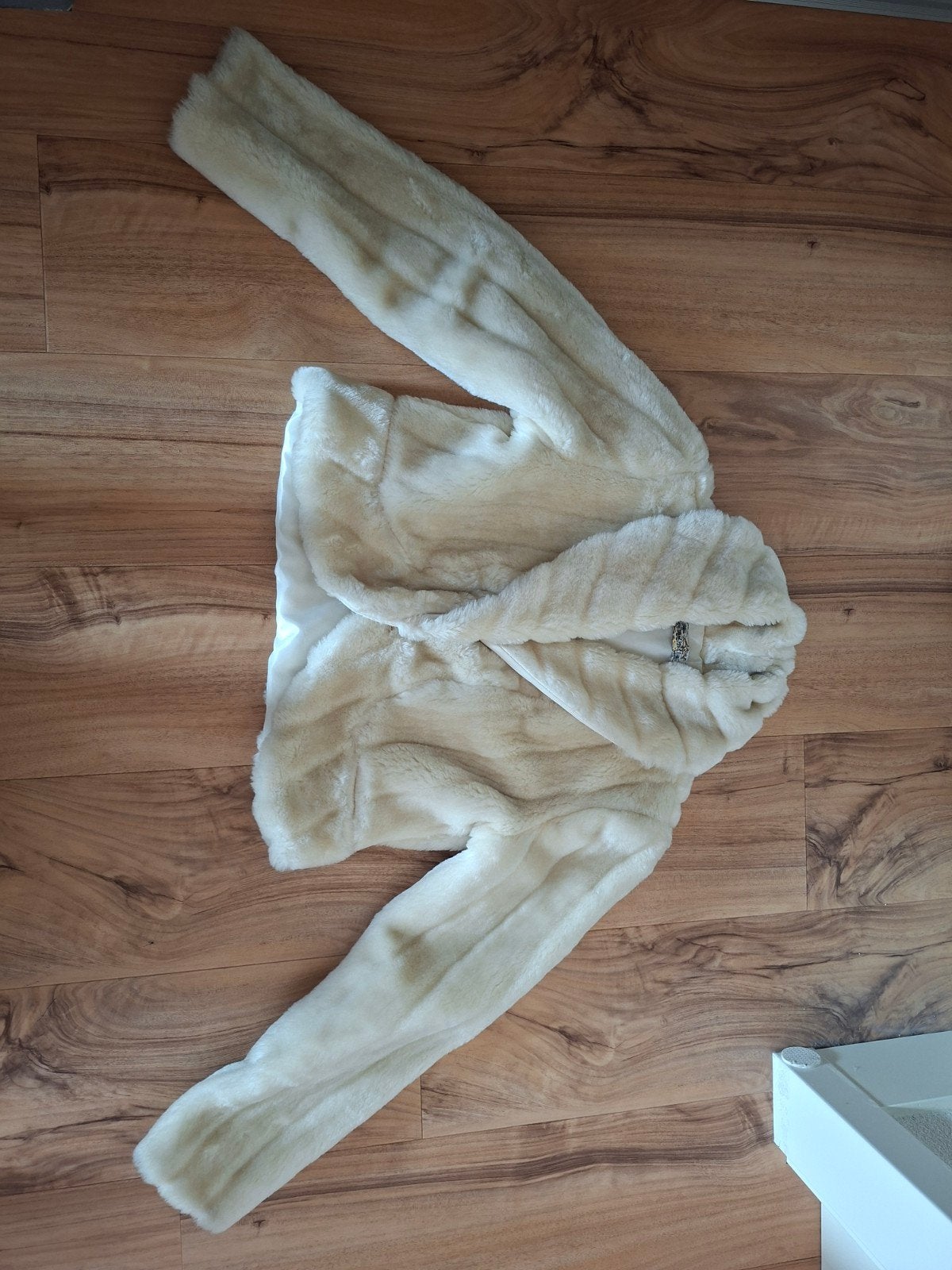 Crèmekleurig nep bontjasje. Maat S, Maat 38/40 (M), Beige, Ophalen of Verzenden, Onbekend