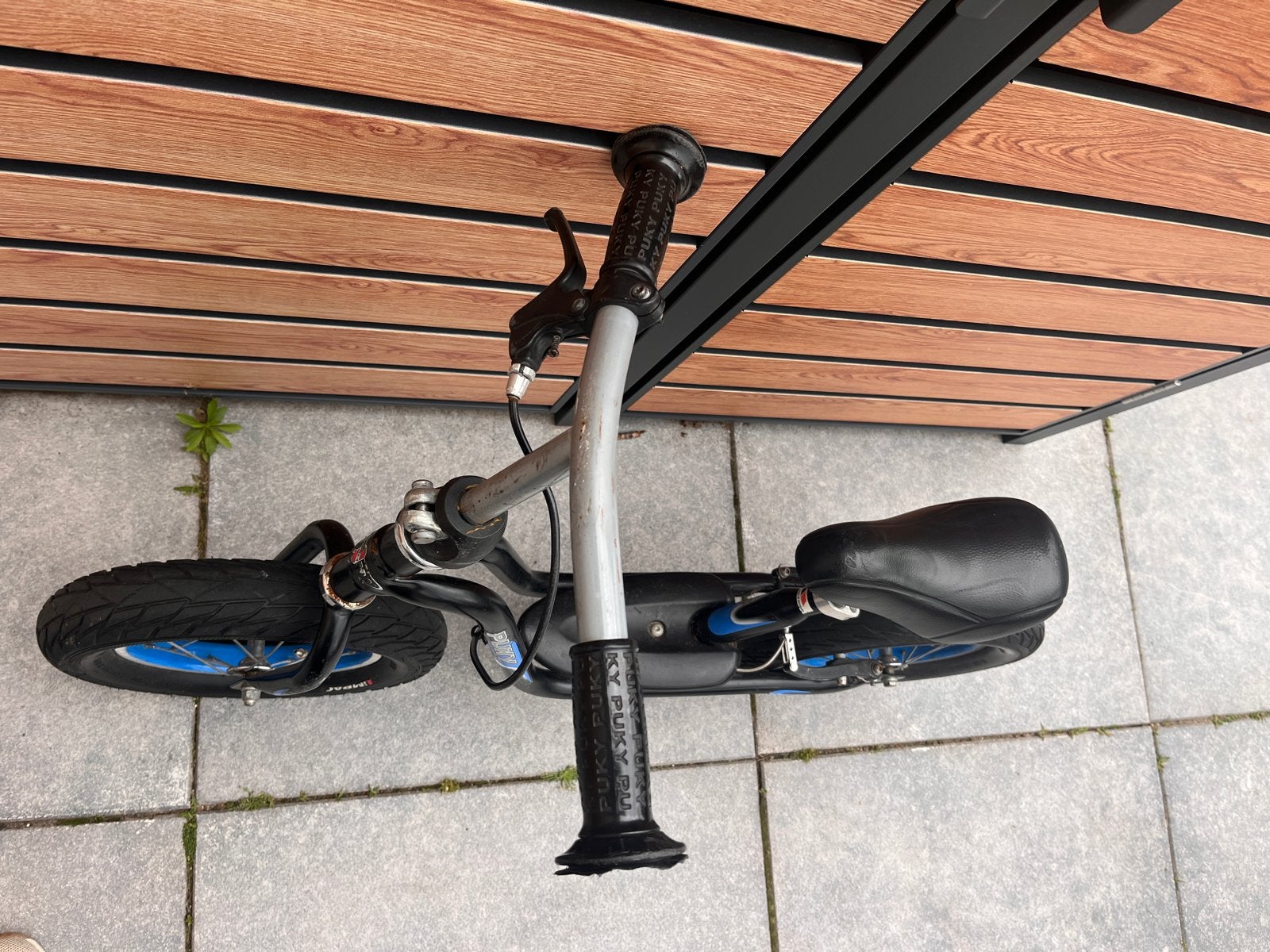 Puky loopfiets, zwart/blauw, next, Fietsen en Brommers, Fietsen | Kinderfietsjes, Gebruikt, 16 tot 20 inch, Velgrem, Ophalen