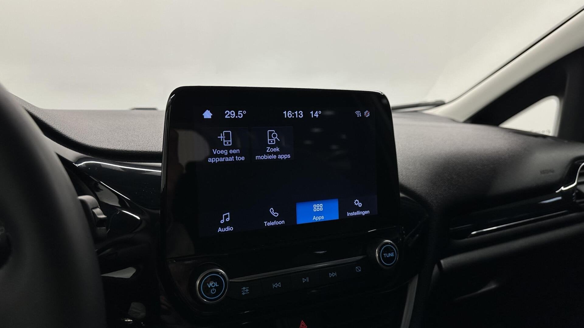 Foto 36 van Ford Fiesta 1.0 EcoBoost Hybrid Titanium NAVI CRUISE CARPLAY