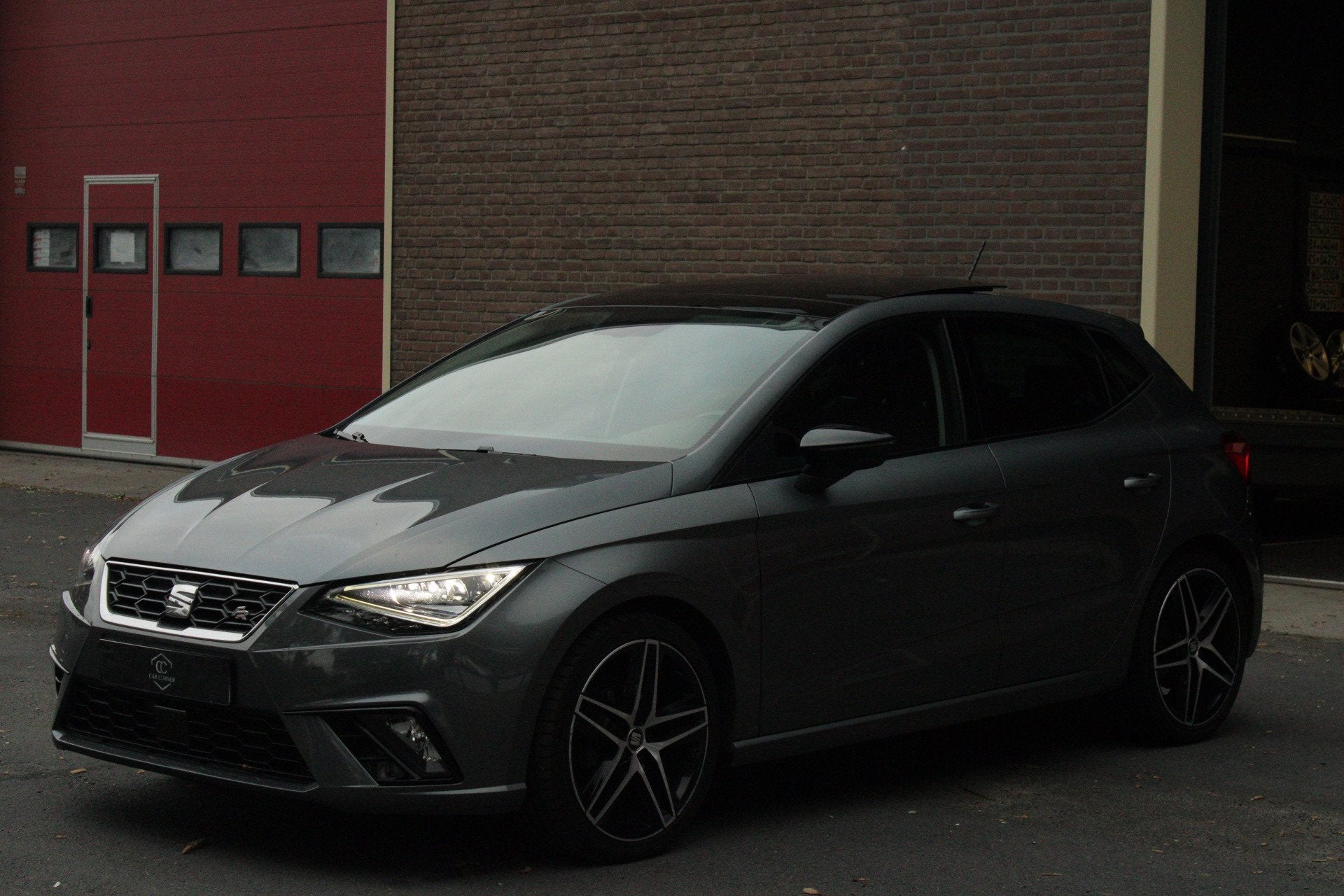 Seat Ibiza 1.0 TSI FR |Pano|KeyLess|LED|DCC|, Auto's, Dealer onderhouden, Stof, Gebruikt, Zwart