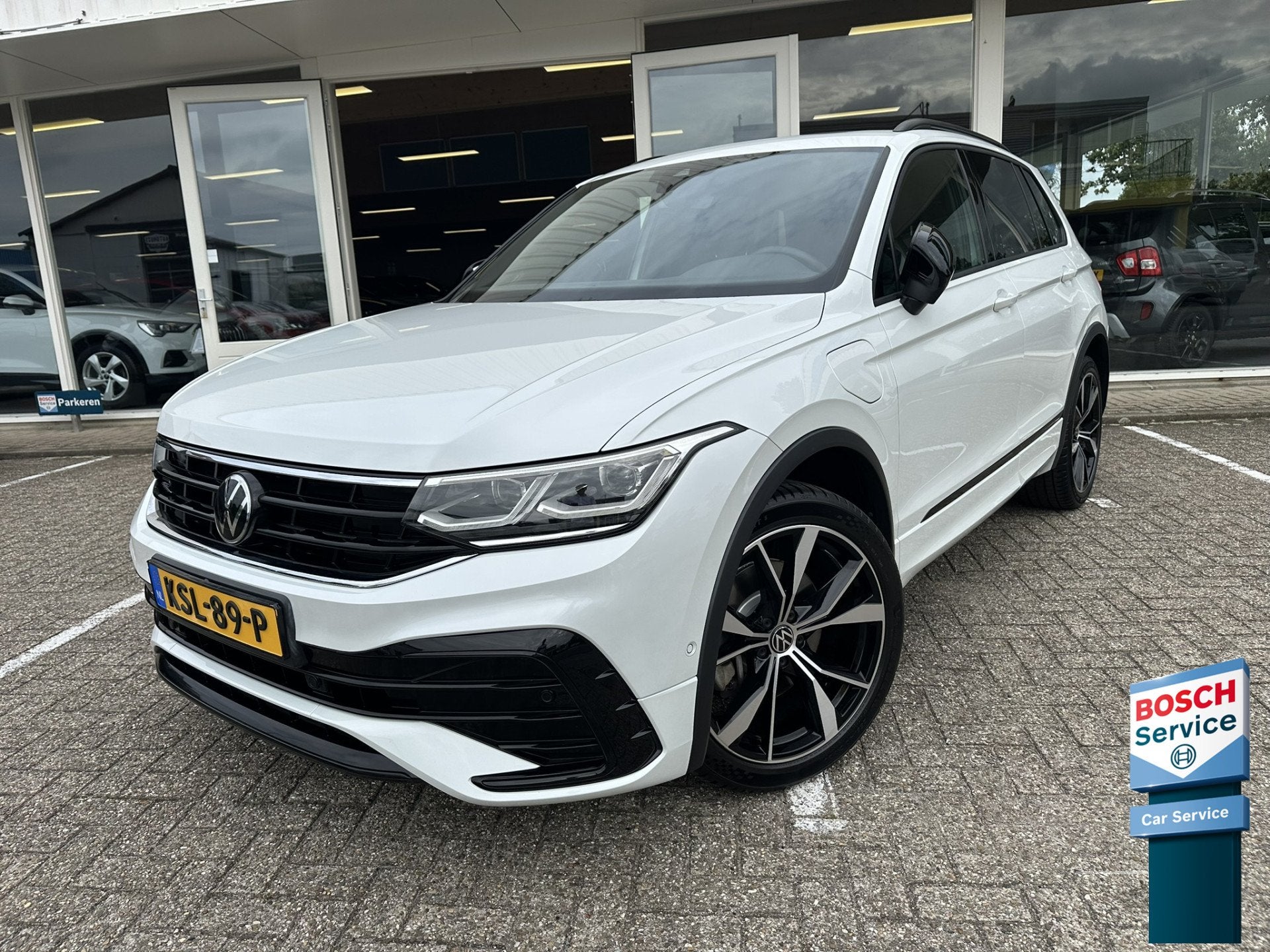Volkswagen Tiguan 1.4 TSI eHybrid R-Line Business+ | Trekhaa, 1716 kg, 4 cilinders, Wit, Hybride Elektrisch/Benzine