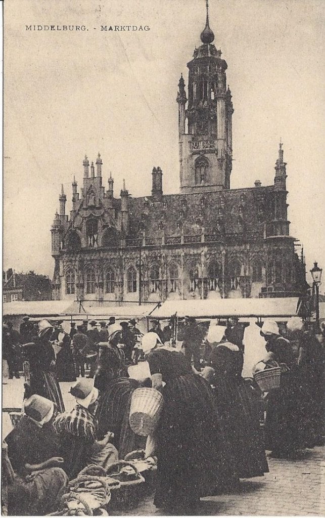 Middelburg (Zld.) Marktdag, veel Volk, Klederdracht, Ophalen of Verzenden, Voor 1920, Ongelopen, Zeeland