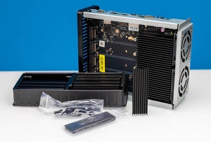 Terramaster F8 SSD Plus NAS 10Gb met kleine SSD erin, Computers en Software, Ophalen of Verzenden, Zo goed als nieuw