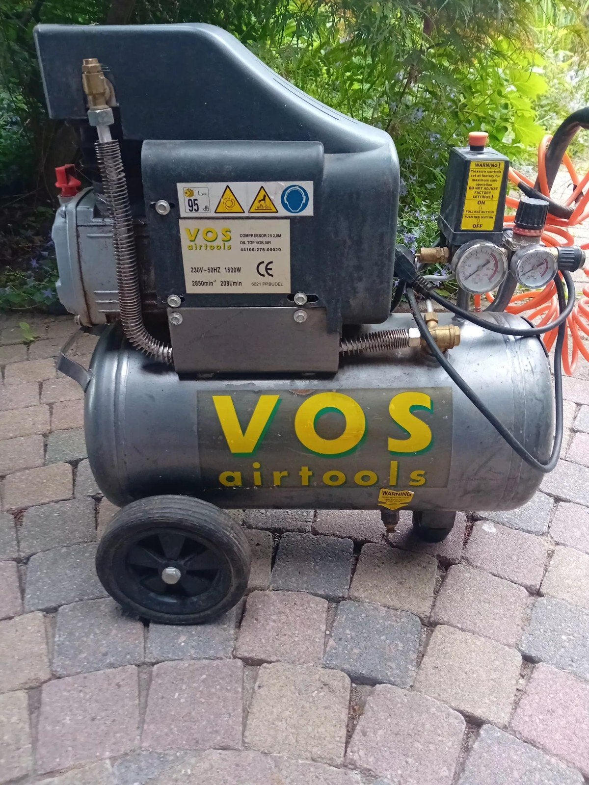 VOS Airtools Compressor 25L met Slagmoersleutel, Ophalen