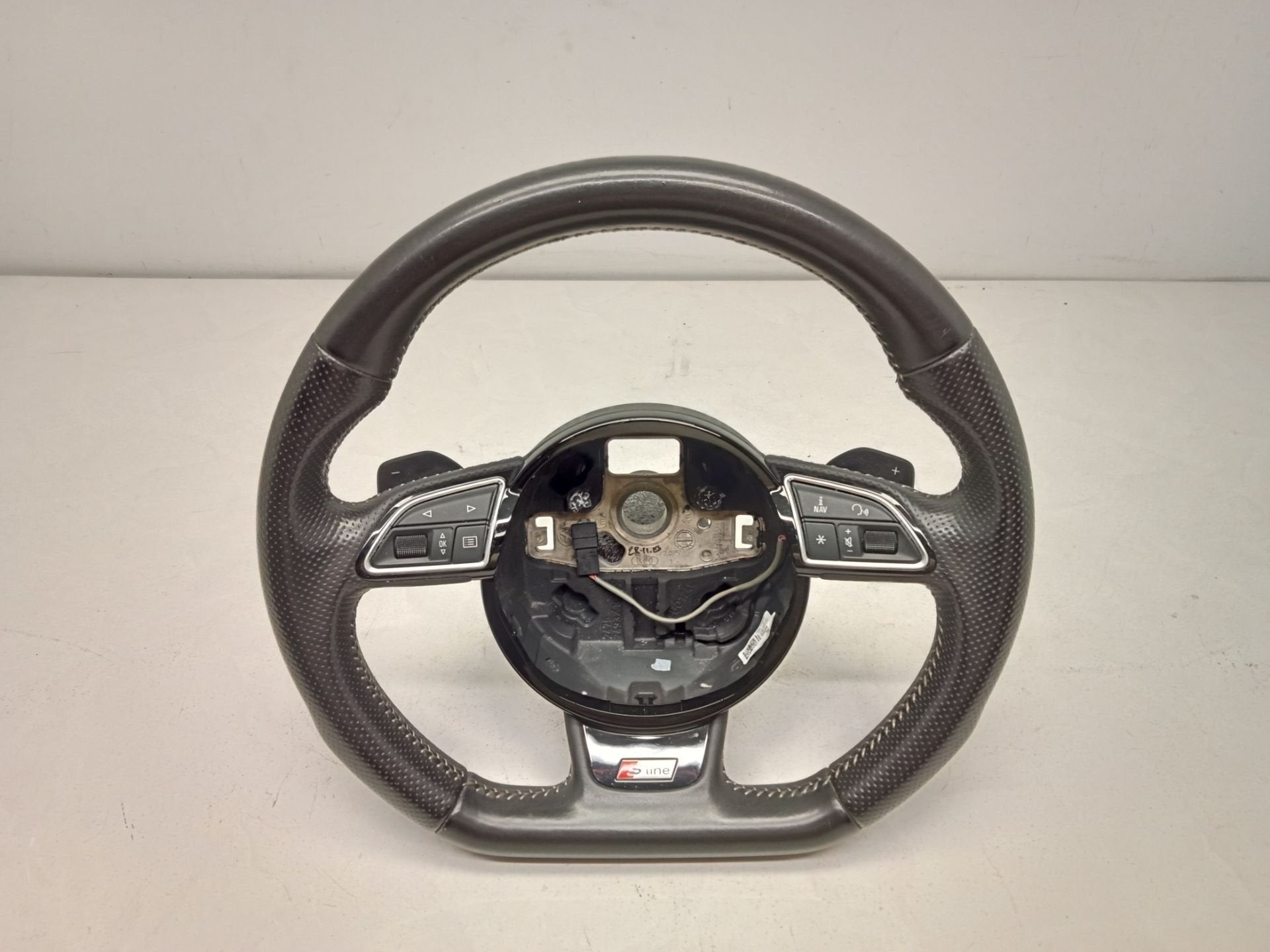 Audi A3 8V 2012-2016 S-Line Stuur MF F1 Flippers Witte stiks, Auto-onderdelen, Gebruikt, AUDI AG, Auto-Union-Strasse 1
85045  Ingolstadt, DE
