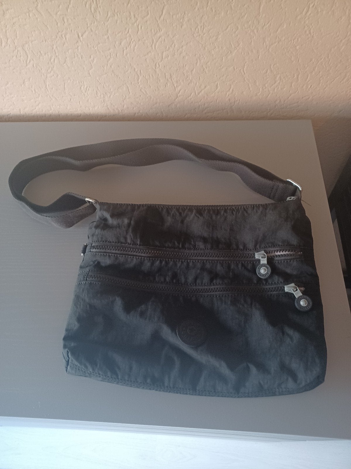 kipling crossbody alvar L, Sieraden, Tassen en Uiterlijk, Tassen | Schoudertassen, Verzenden, Zo goed als nieuw, Zwart, Kipling