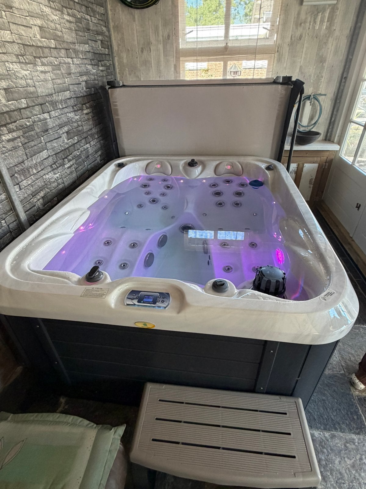 Allseas Spa 3 personen, Ophalen, Zo goed als nieuw