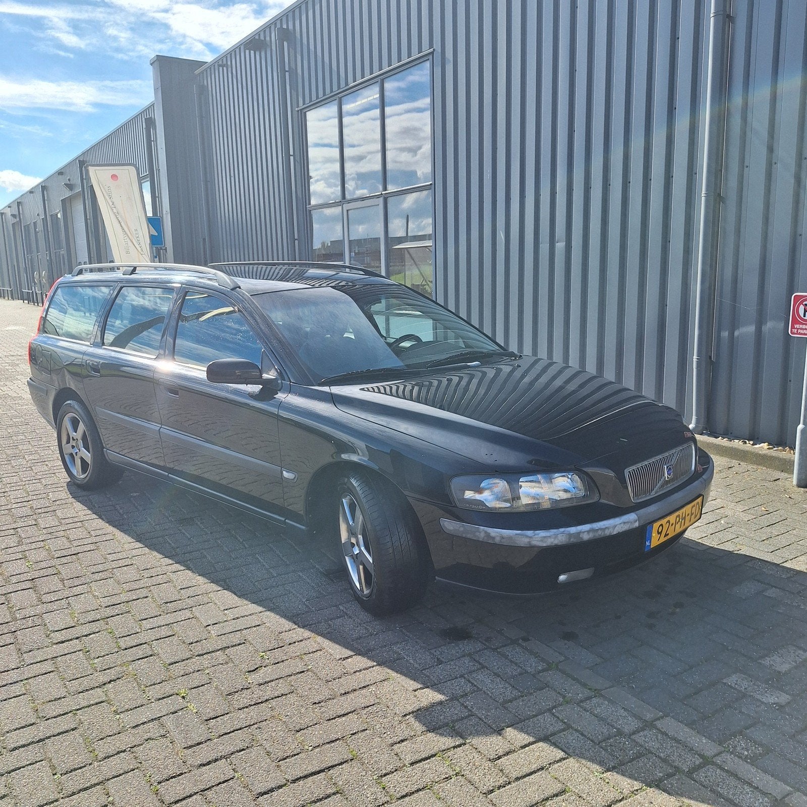 Volvo V70 2.4 D5 2004 Zwart, Voorwielaandrijving, 15 km/l, 1800 kg, 168 €/maand