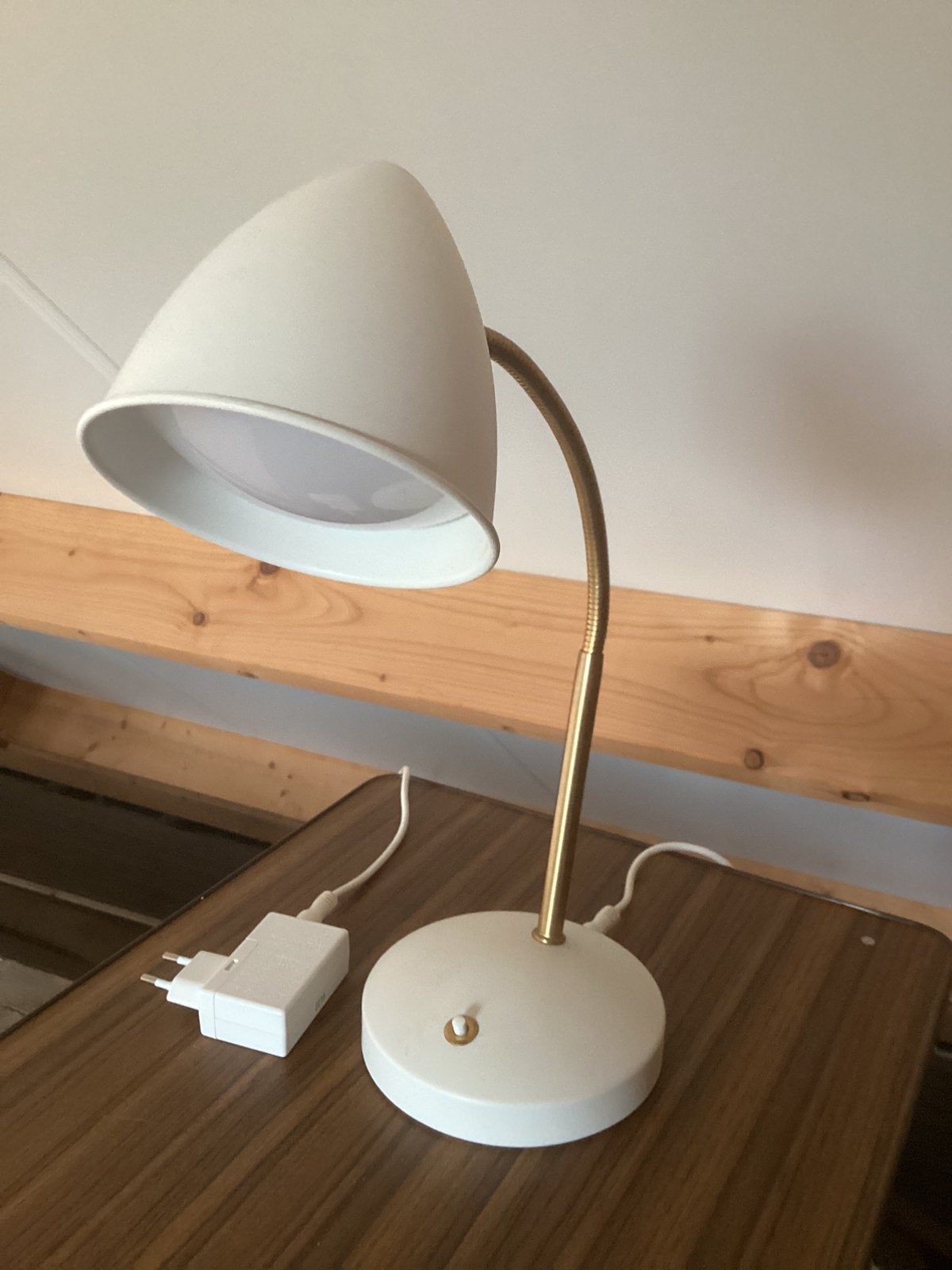 IKEA ISNÅLEN LED Bureaulamp – Wit met Messing (Goud), Ophalen, Zo goed als nieuw
