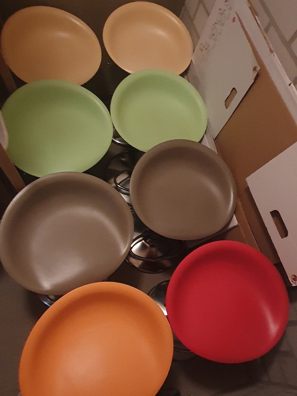 Verschillende kleuren BOMBO barkrukken by MAGIS, Huis en Inrichting, Ophalen, 5 krukken of meer, 60 tot 90 cm, Zo goed als nieuw