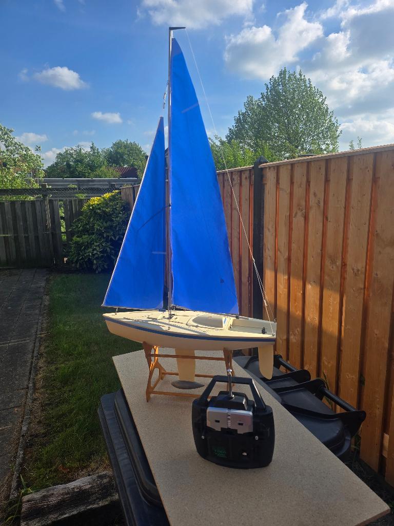 rc zeilboot micro magic compleet vaarklaar met zender., Ophalen, Gebruikt