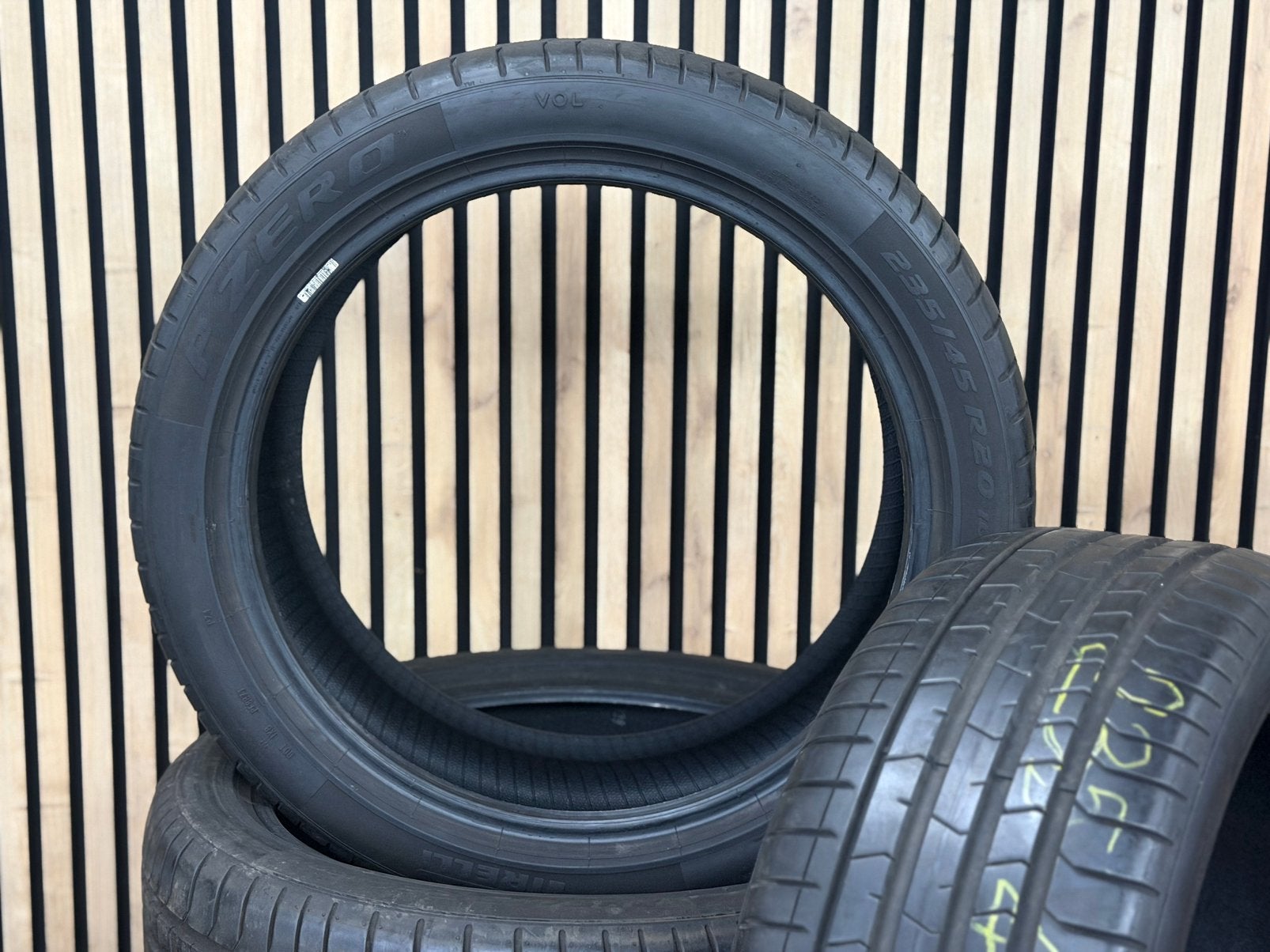 4x 235/45R20 Pirelli Zomer Demo | Mercedes GLA GLB Lynk&Co⁠, Ophalen, 235 mm, Band(en), 20 inch