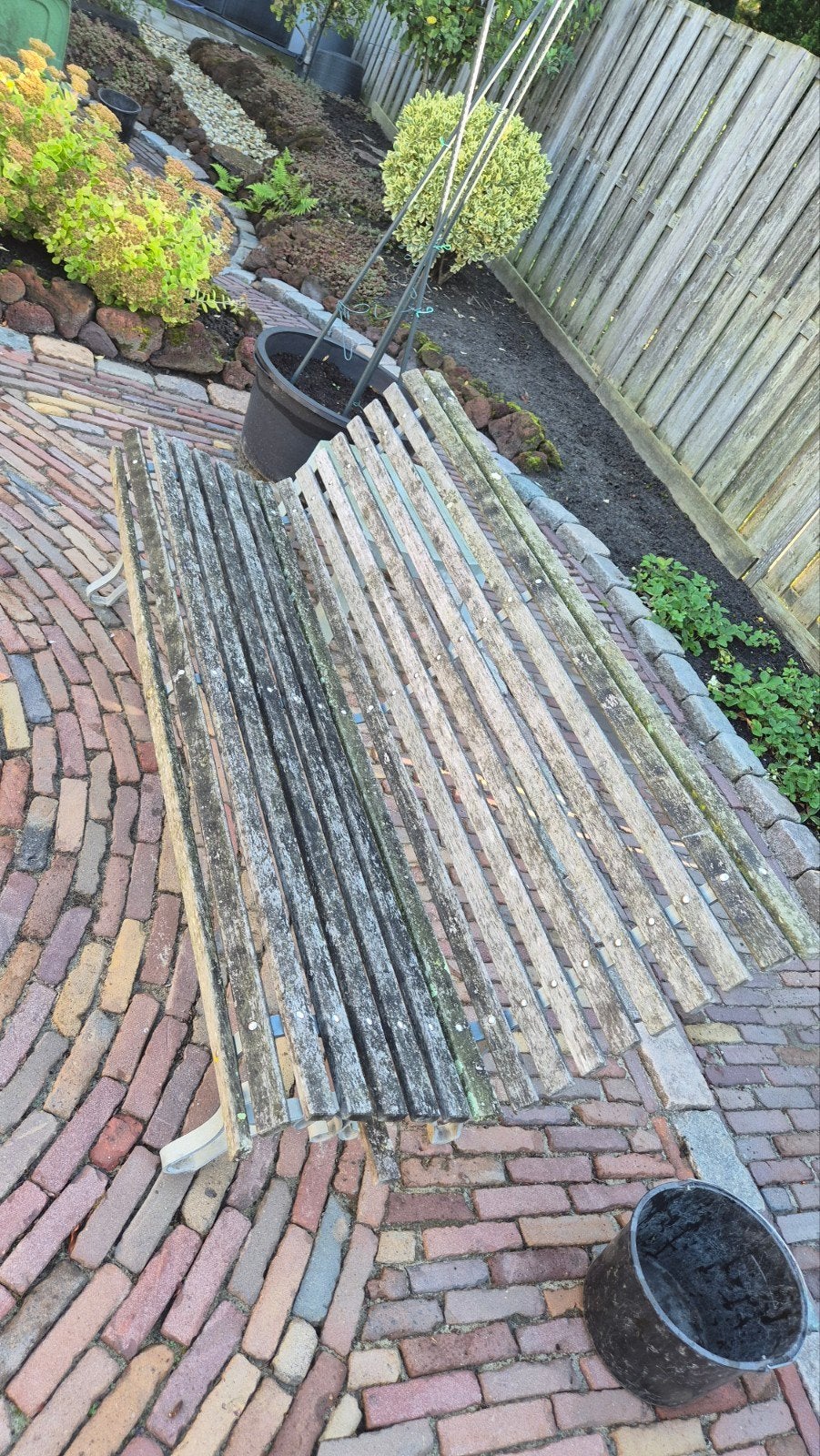 Tuinbank met metalen onderstel en houten latten, Tuin en Terras, Ophalen, Gebruikt, Hout