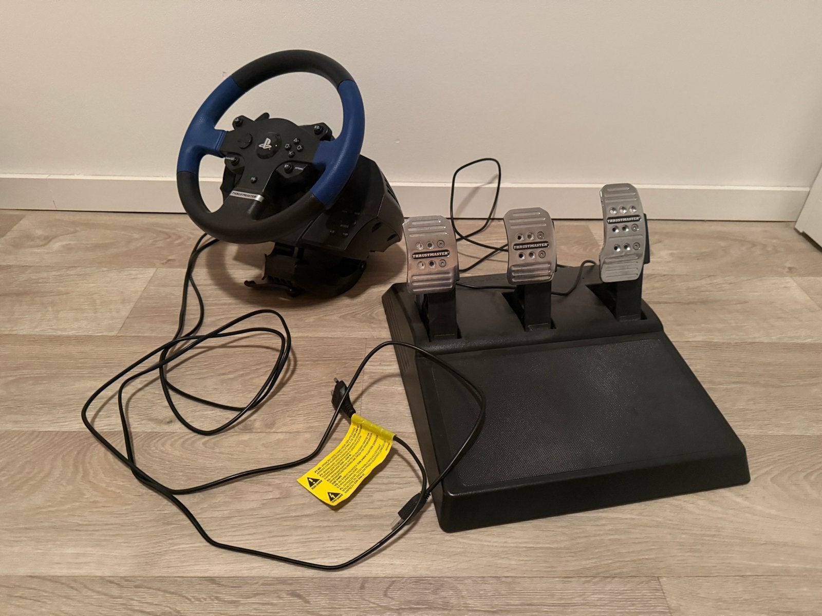 Thrustmaster T150 racestuur met pedalen PlayStation en PC, Ophalen, Zo goed als nieuw, Stuur of Pedalen, PlayStation 4