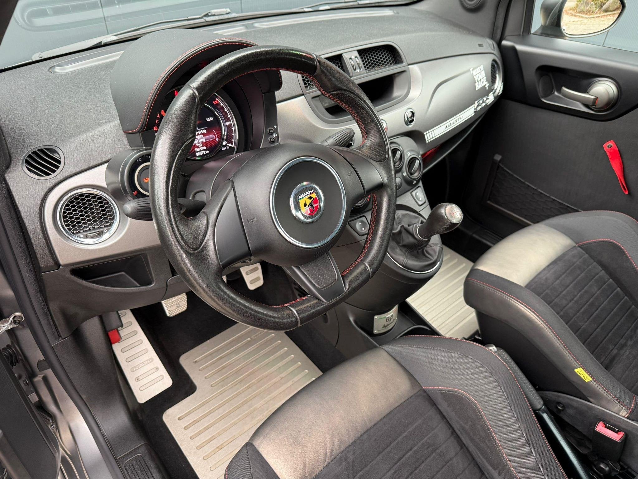 Fiat 500 1.4 T-Jet Abarth Biposto uniek!, Voorwielaandrijving, Gebruikt, Bedrijf, Handgeschakeld