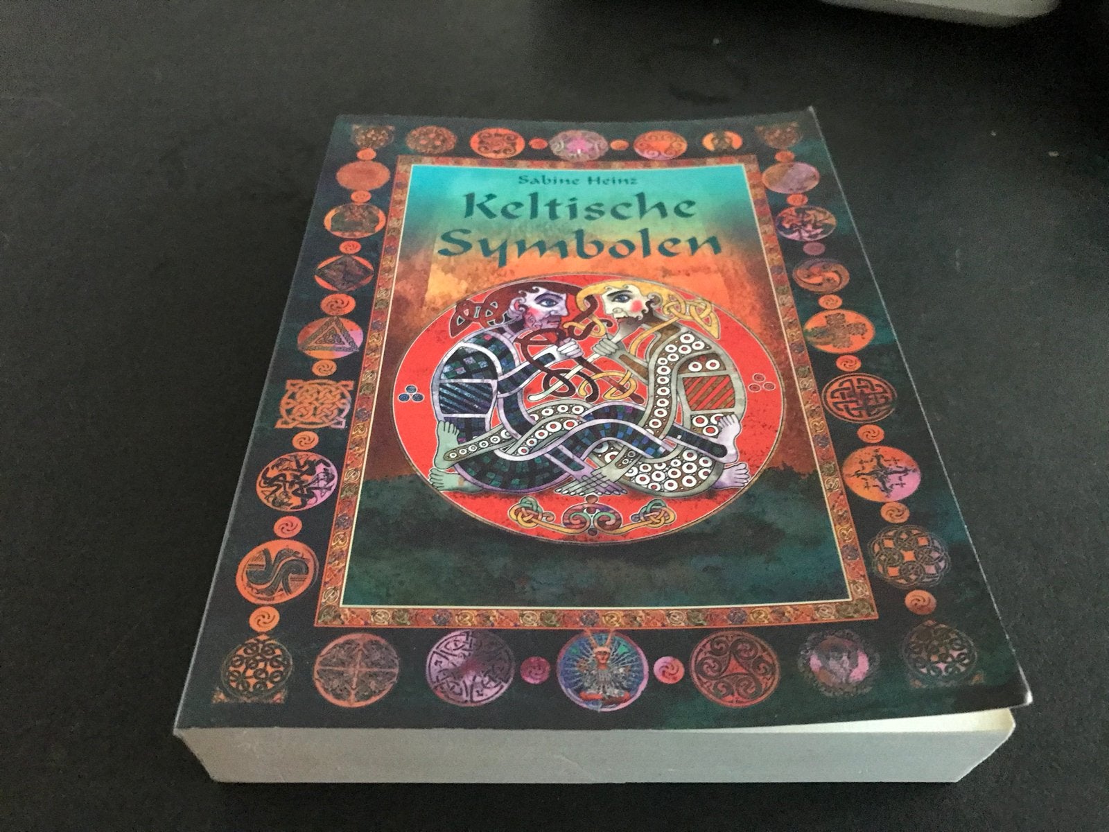 Keltische Symbolen - Sabine Heinz (Boek), Ophalen of Verzenden, Zo goed als nieuw, Spiritualiteit algemeen, Achtergrond en Informatie