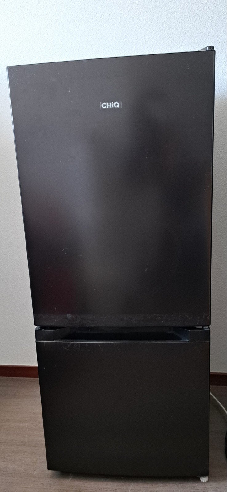 Compacte CHiQ koelkast met vriesvak - Zo goed als nieuw, Witgoed en Apparatuur, Koelkasten en IJskasten, 75 tot 100 liter, Zo goed als nieuw