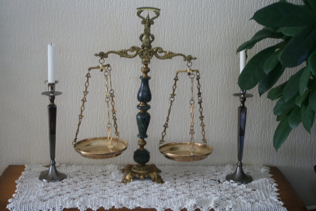 Antieke zeer mooie grote weegschal met 2 koperen schaltjes, Ophalen of Verzenden