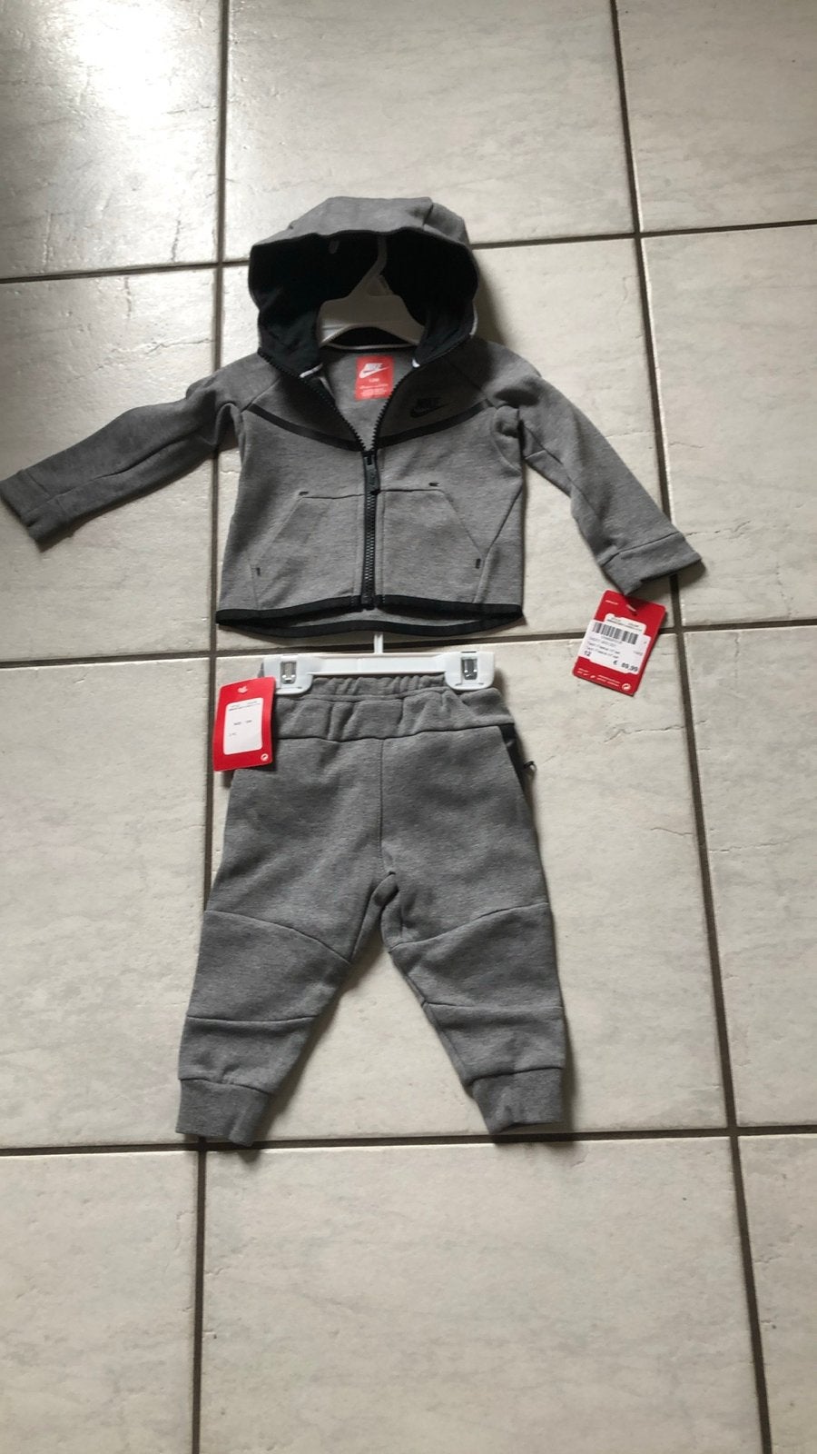 Nieuw Nike Tech Fleece setje - Maat 80 (12M), Ophalen of Verzenden, Nieuw, Jongetje of Meisje, Setje